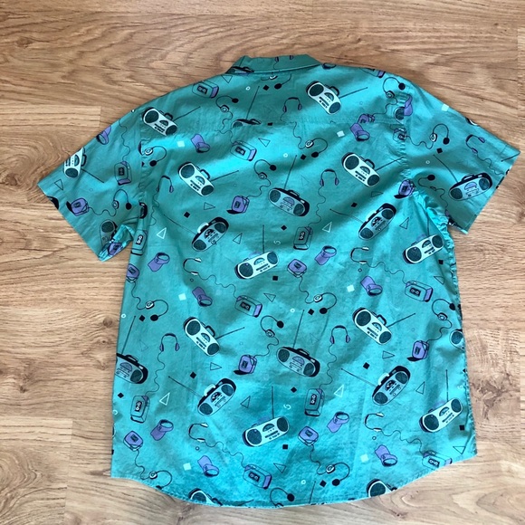 ~SOLD~ Urban Pipeline Radio Print Button Shirt - Picture 2 of 4
